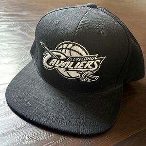 Mitchell & Ness Cleveland Cavaliers Black & White Stitched SnapBack Hat